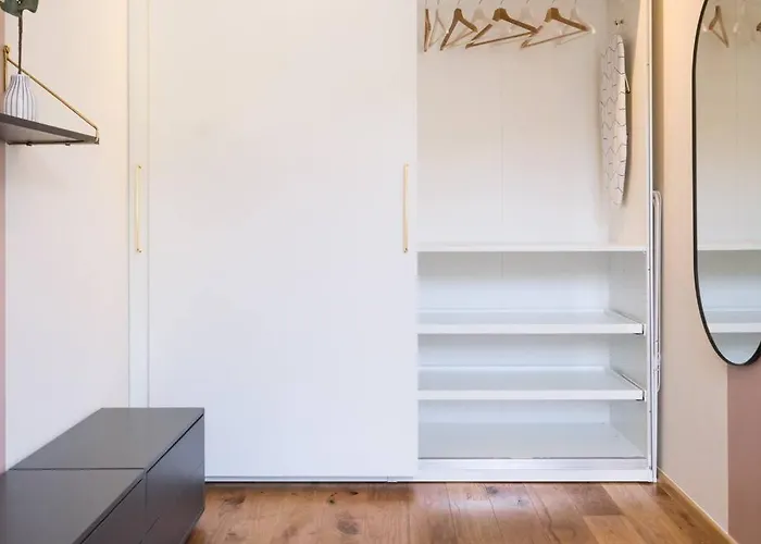 Charming For Two In Uptown *