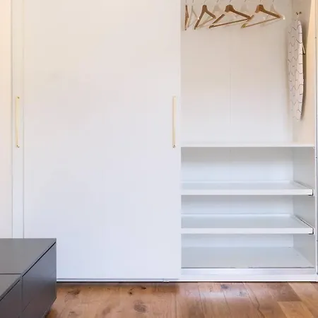 Charming For Two In Uptown *